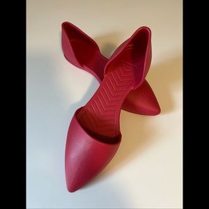 Native Audrey Flats in Ski Patrol Red sz 8